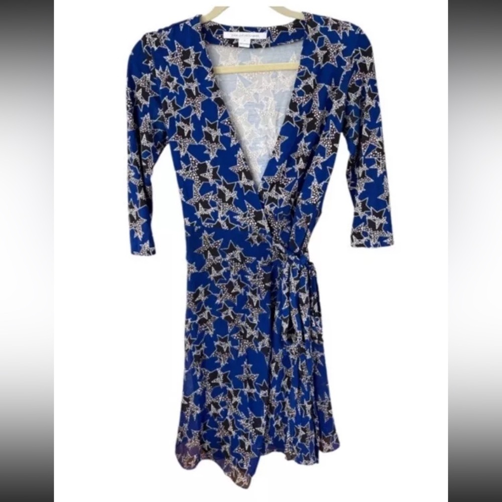 Diane von Furstenberg Irina Silk Wrap Dress Blue Print Size 6